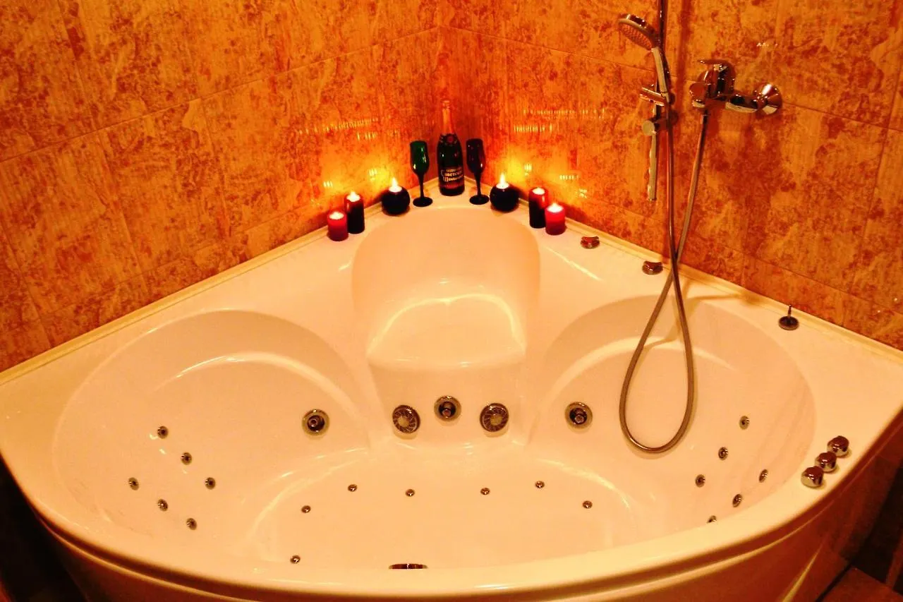 Luxe Jacuzzi Hotel Kaskad 0*, Minsk Belarus