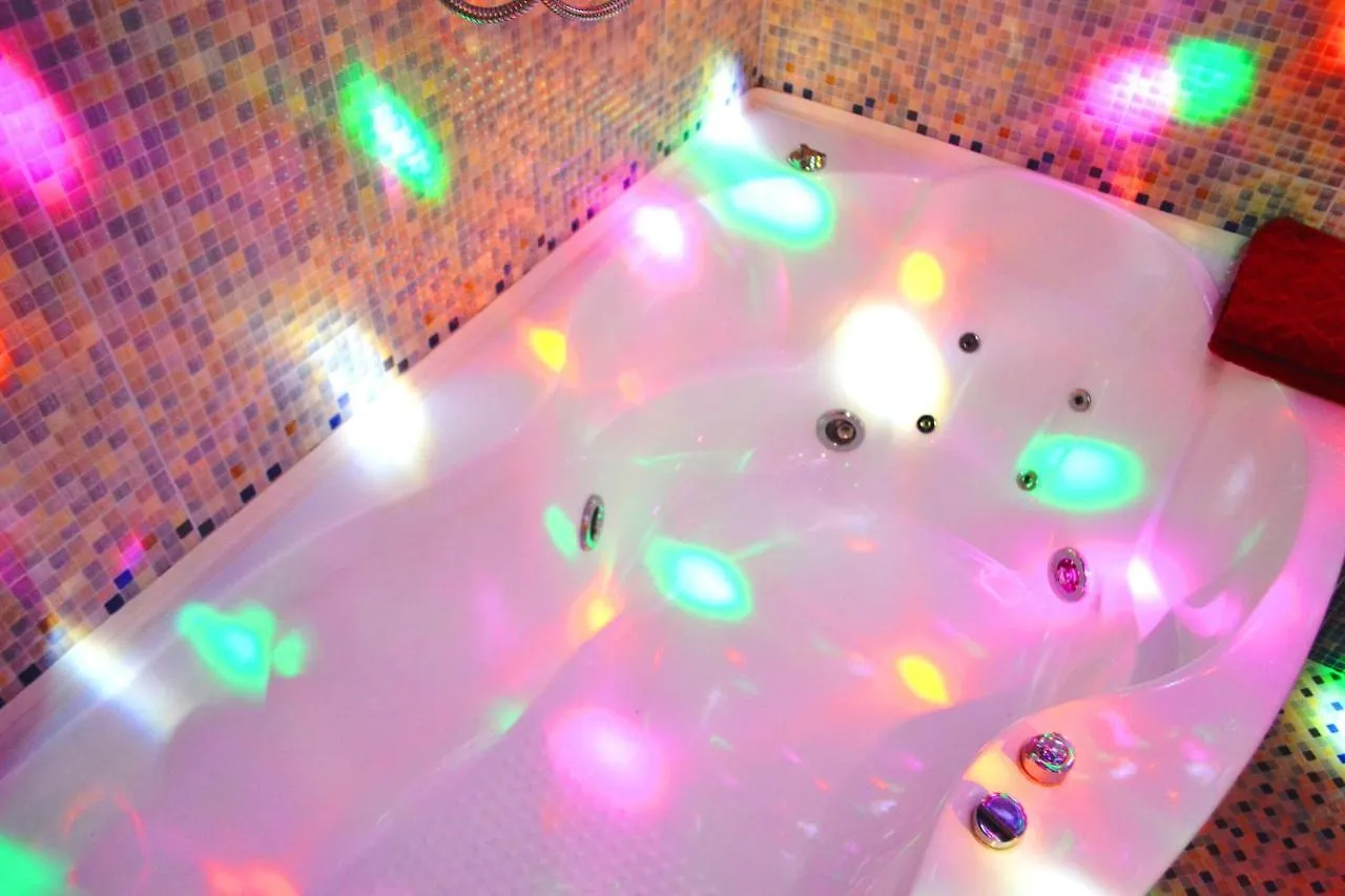 Luxe Jacuzzi Hotel Kaskad 0*, Minsk