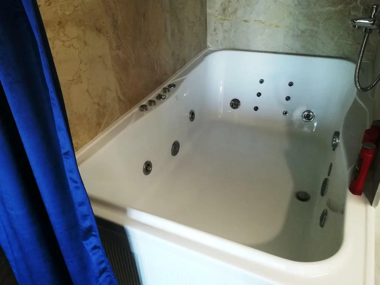 Luxe Jacuzzi Hotel Kaskad Belarus