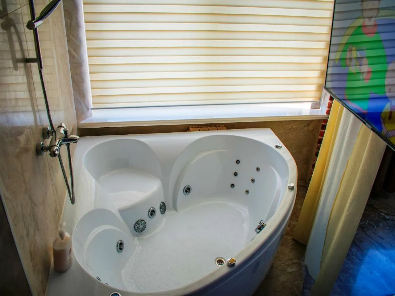 Luxe Jacuzzi Hotel Kaskad Belarus