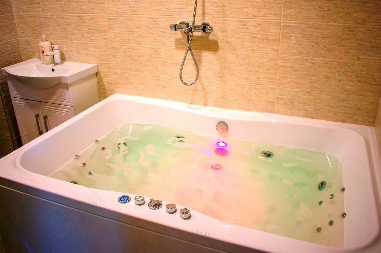 Luxe Jacuzzi Hotel Kaskad